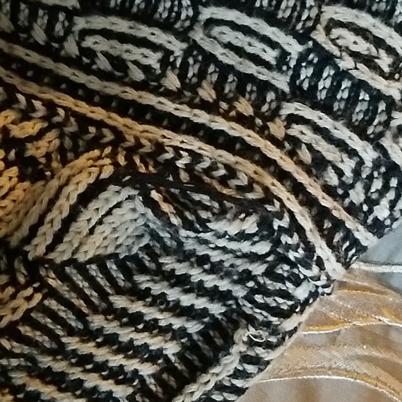 Black and beige sweater - Picture 5 of 6